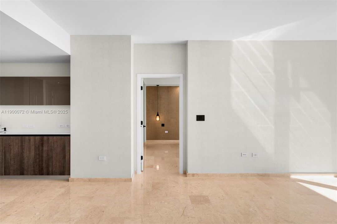 最近售出: $769,000 (1 贝兹, 1 浴室, 997 平方英尺)