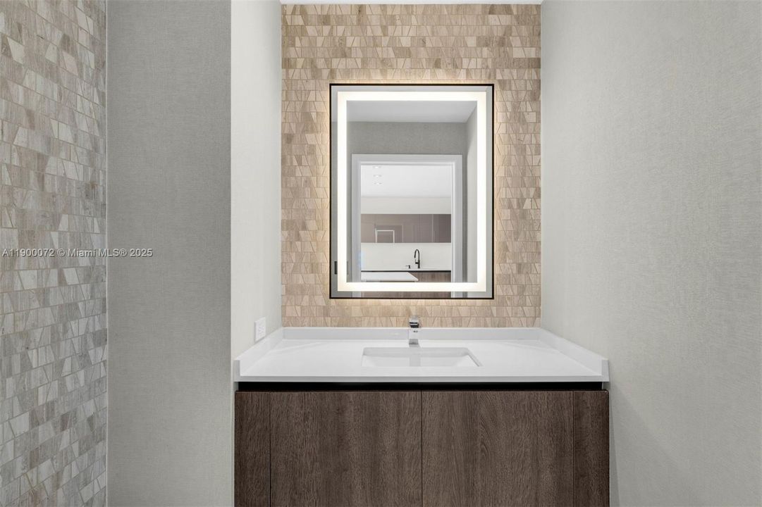 最近售出: $769,000 (1 贝兹, 1 浴室, 997 平方英尺)