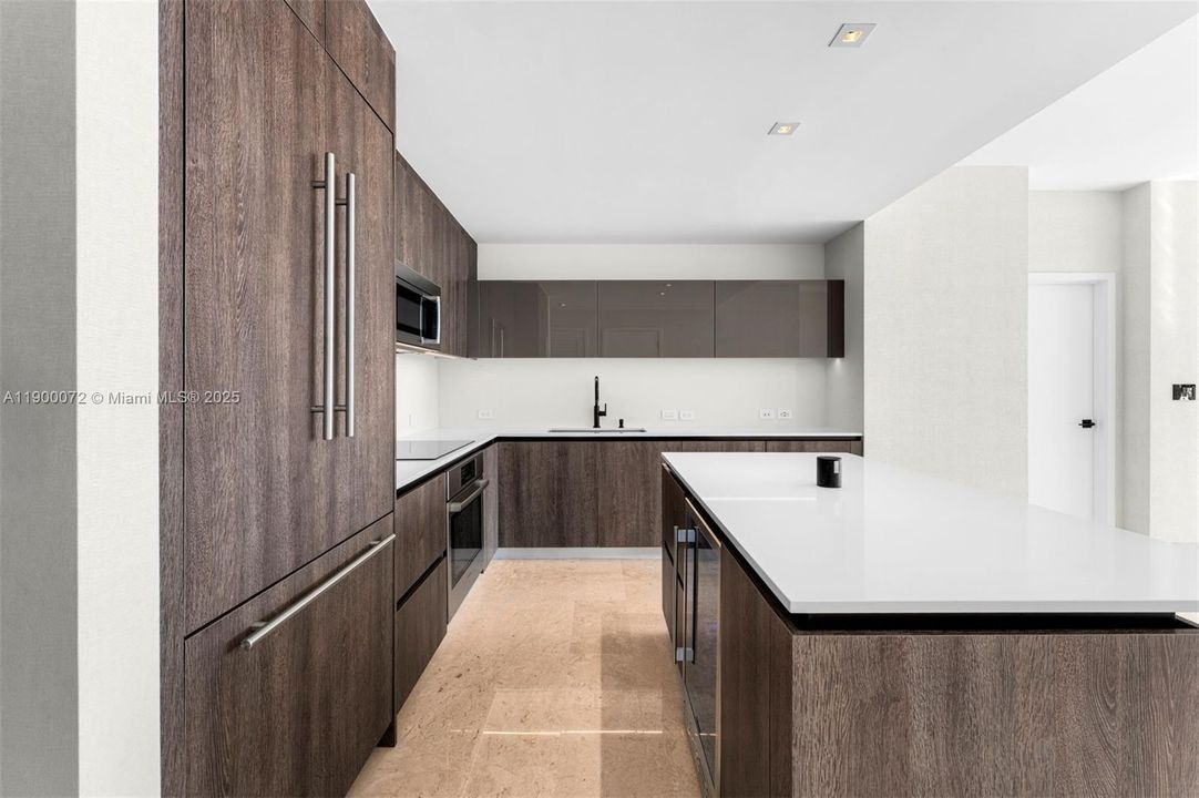 最近售出: $769,000 (1 贝兹, 1 浴室, 997 平方英尺)