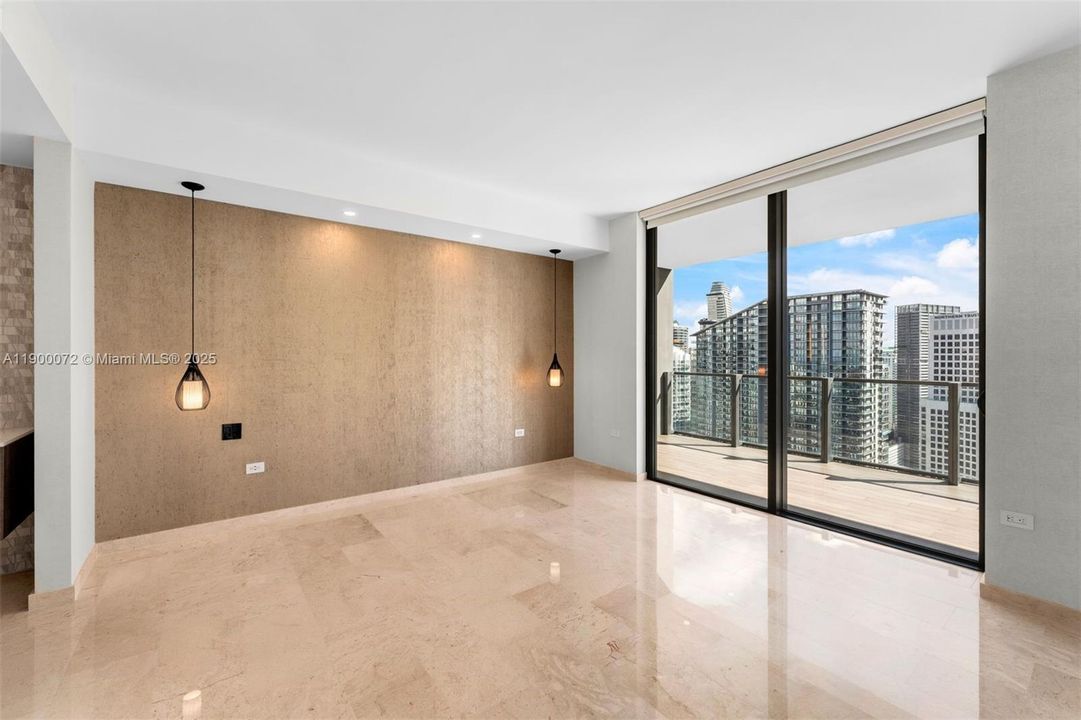 最近售出: $769,000 (1 贝兹, 1 浴室, 997 平方英尺)