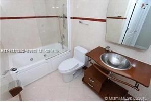 Recently Rented: $3,200 (1 beds, 1 baths, 686 Square Feet)