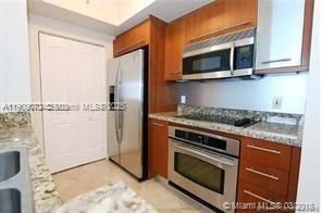 Recently Rented: $3,200 (1 beds, 1 baths, 686 Square Feet)