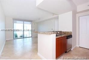 Recently Rented: $3,200 (1 beds, 1 baths, 686 Square Feet)