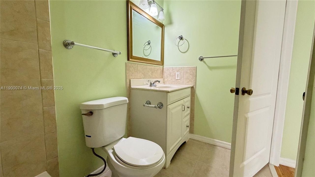 Active With Contract: $2,300 (2 beds, 2 baths, 1040 Square Feet)