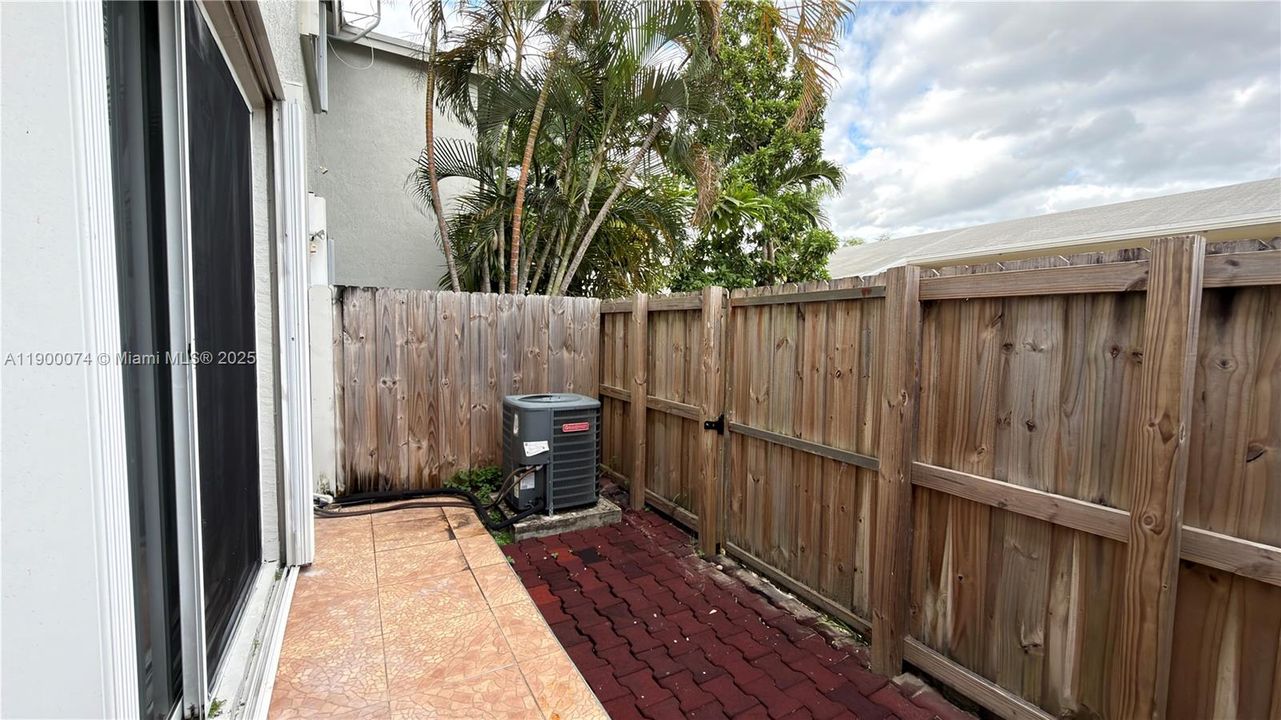 Active With Contract: $2,300 (2 beds, 2 baths, 1040 Square Feet)