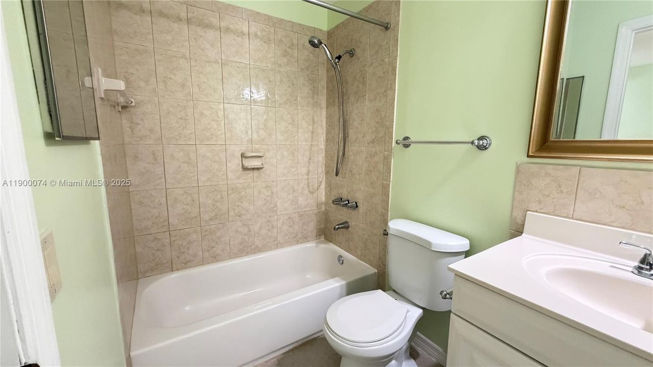 Active With Contract: $2,300 (2 beds, 2 baths, 1040 Square Feet)