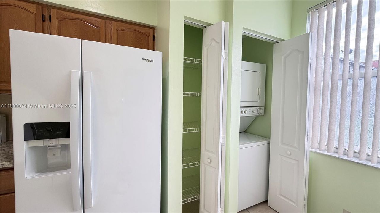 Active With Contract: $2,300 (2 beds, 2 baths, 1040 Square Feet)