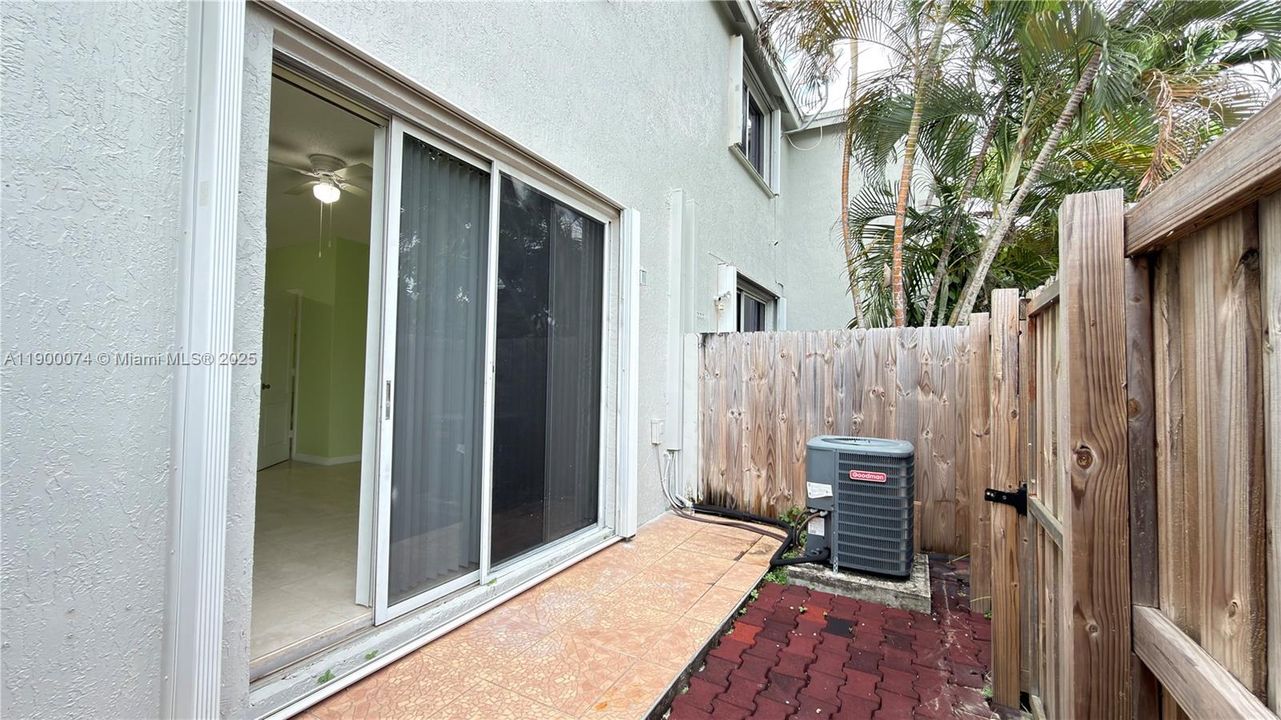 Active With Contract: $2,300 (2 beds, 2 baths, 1040 Square Feet)