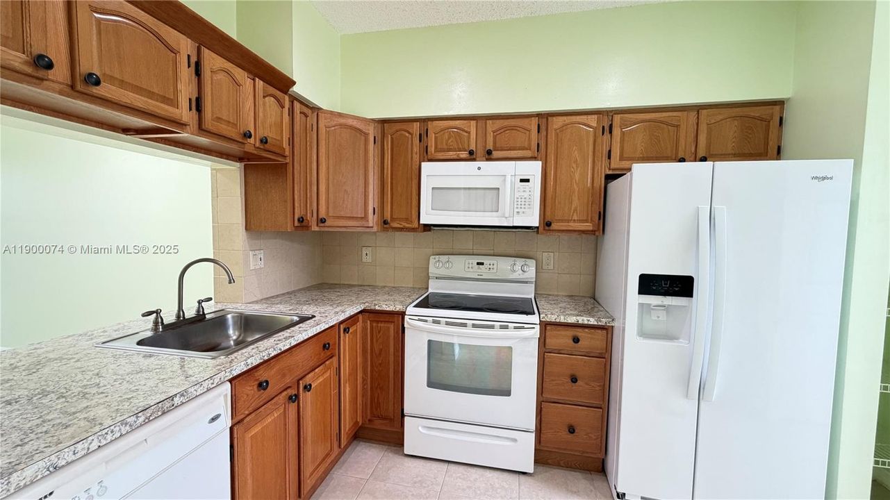 Active With Contract: $2,300 (2 beds, 2 baths, 1040 Square Feet)