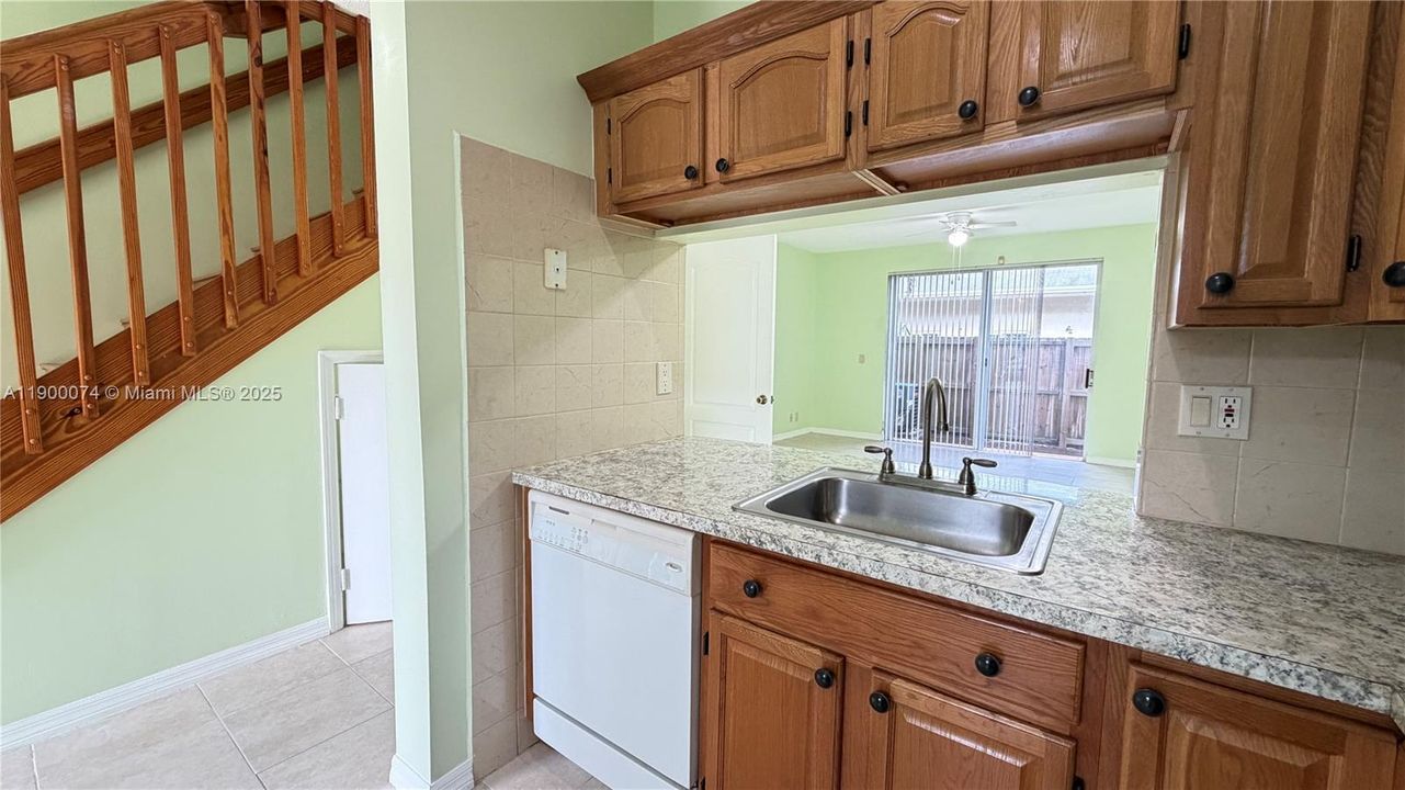 Active With Contract: $2,300 (2 beds, 2 baths, 1040 Square Feet)