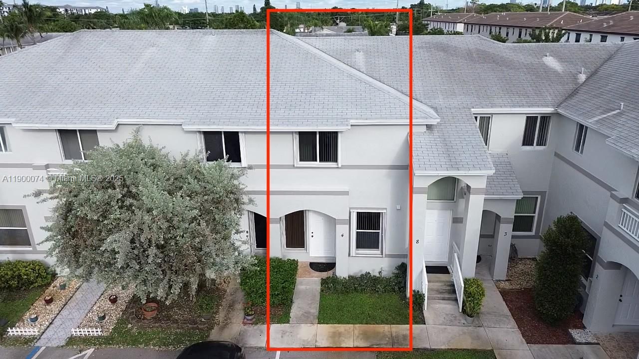 Active With Contract: $2,300 (2 beds, 2 baths, 1040 Square Feet)