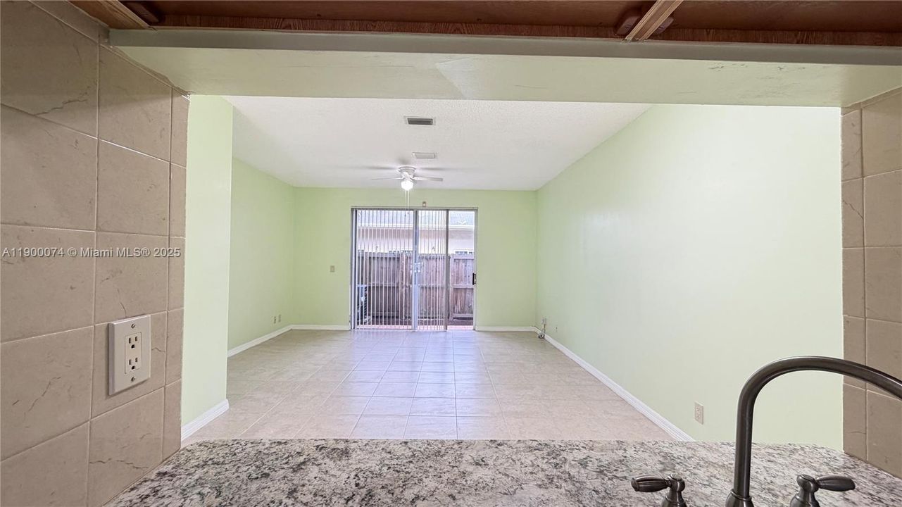 Active With Contract: $2,300 (2 beds, 2 baths, 1040 Square Feet)