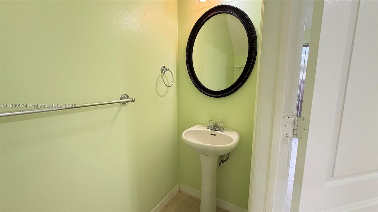 Active With Contract: $2,300 (2 beds, 2 baths, 1040 Square Feet)