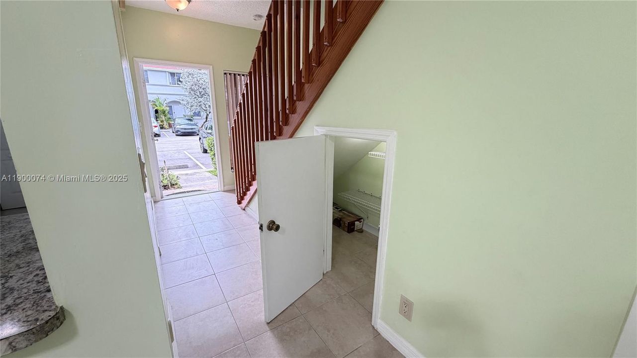 Active With Contract: $2,300 (2 beds, 2 baths, 1040 Square Feet)