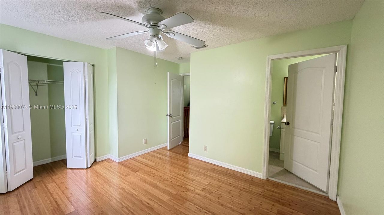 Active With Contract: $2,300 (2 beds, 2 baths, 1040 Square Feet)