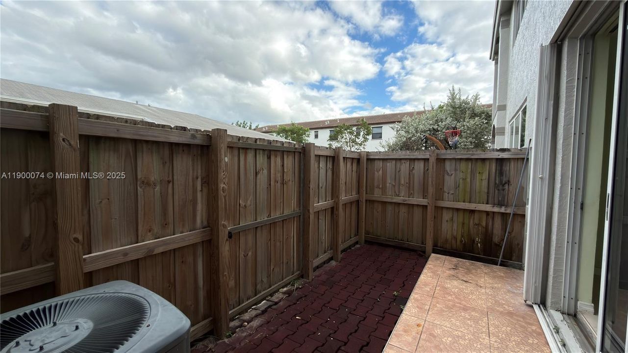 Active With Contract: $2,300 (2 beds, 2 baths, 1040 Square Feet)