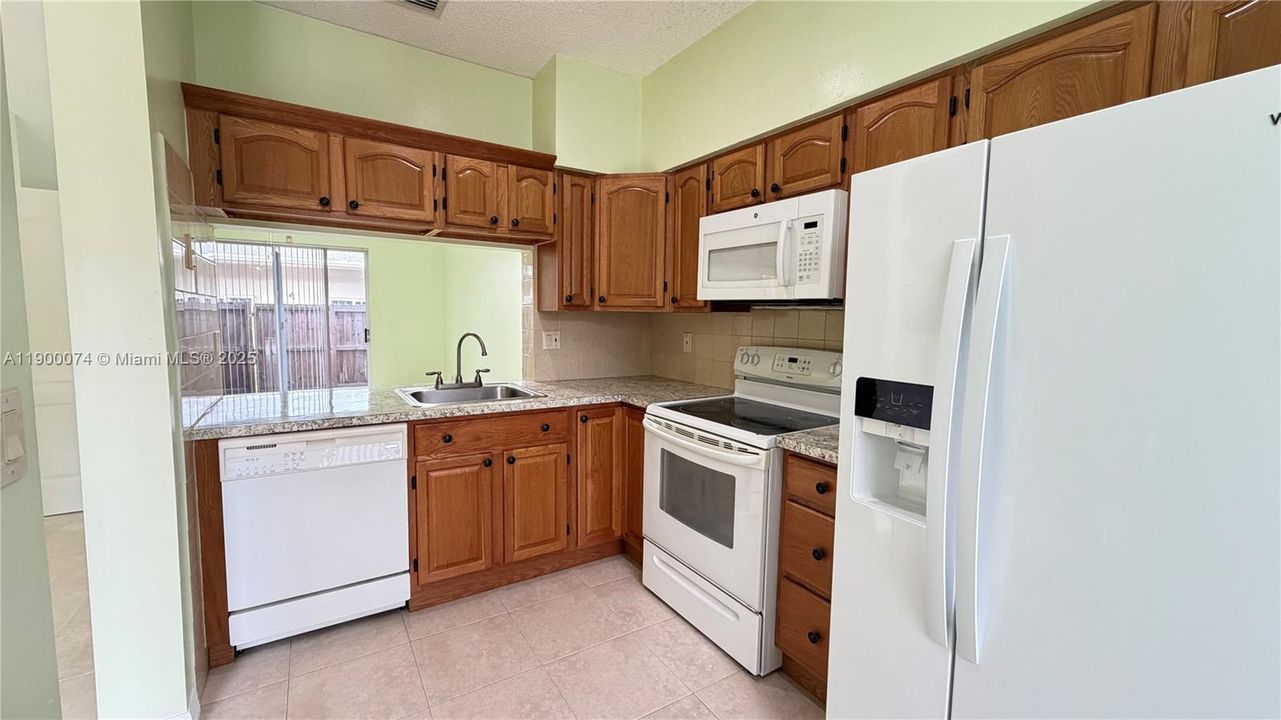 Active With Contract: $2,300 (2 beds, 2 baths, 1040 Square Feet)