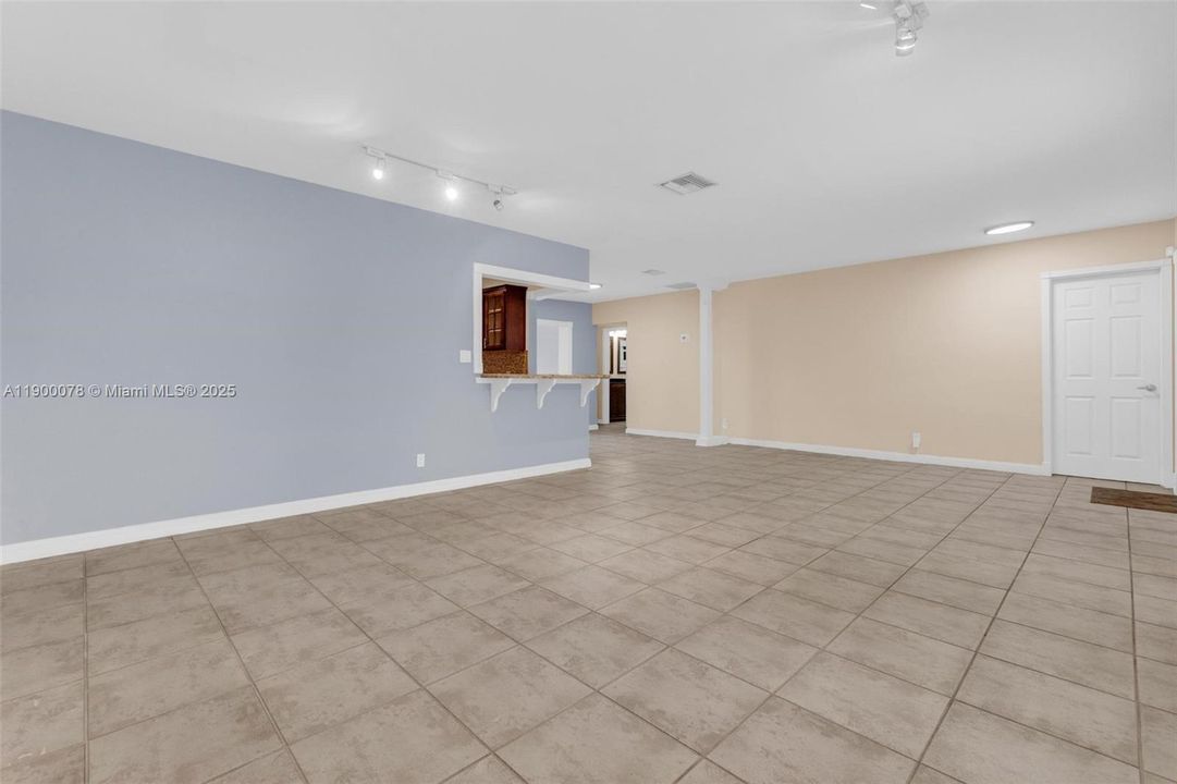 На продажу: $775,000 (3 спален, 2 ванн, 1910 Квадратных фут)