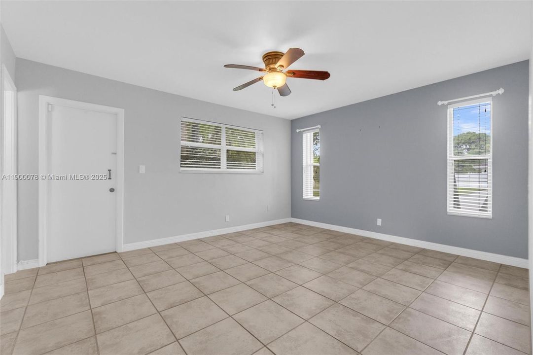 На продажу: $775,000 (3 спален, 2 ванн, 1910 Квадратных фут)