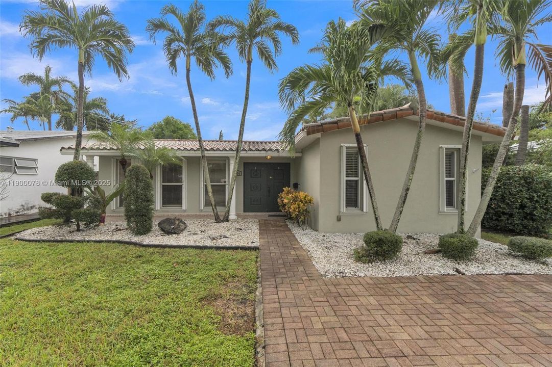 На продажу: $775,000 (3 спален, 2 ванн, 1910 Квадратных фут)