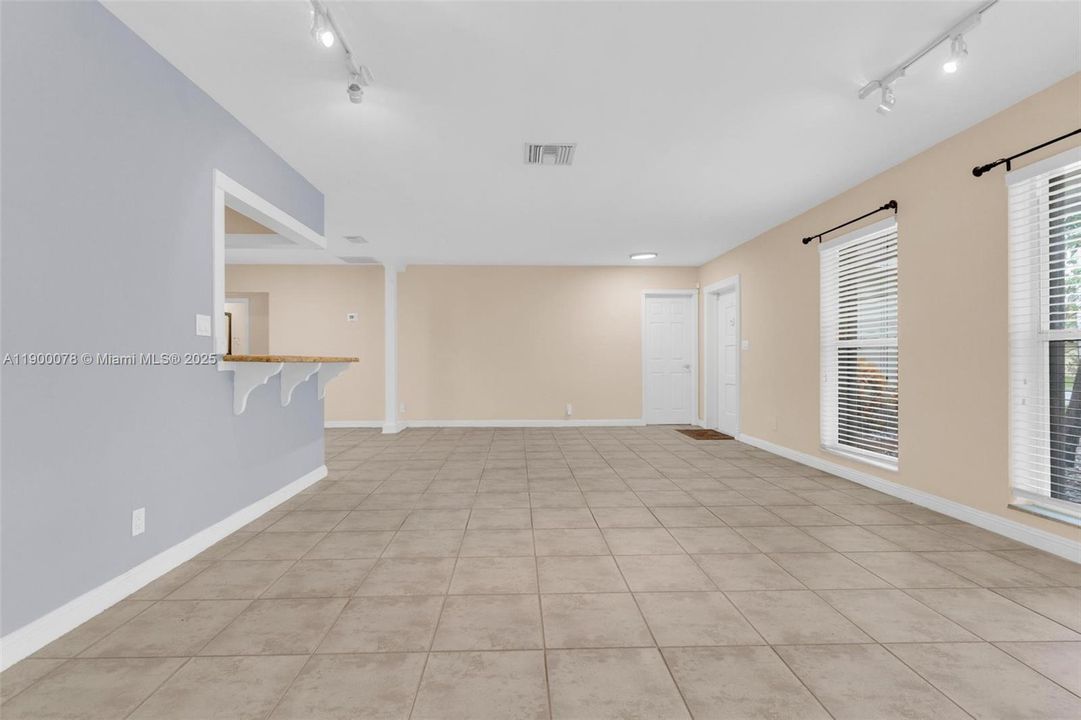 На продажу: $775,000 (3 спален, 2 ванн, 1910 Квадратных фут)