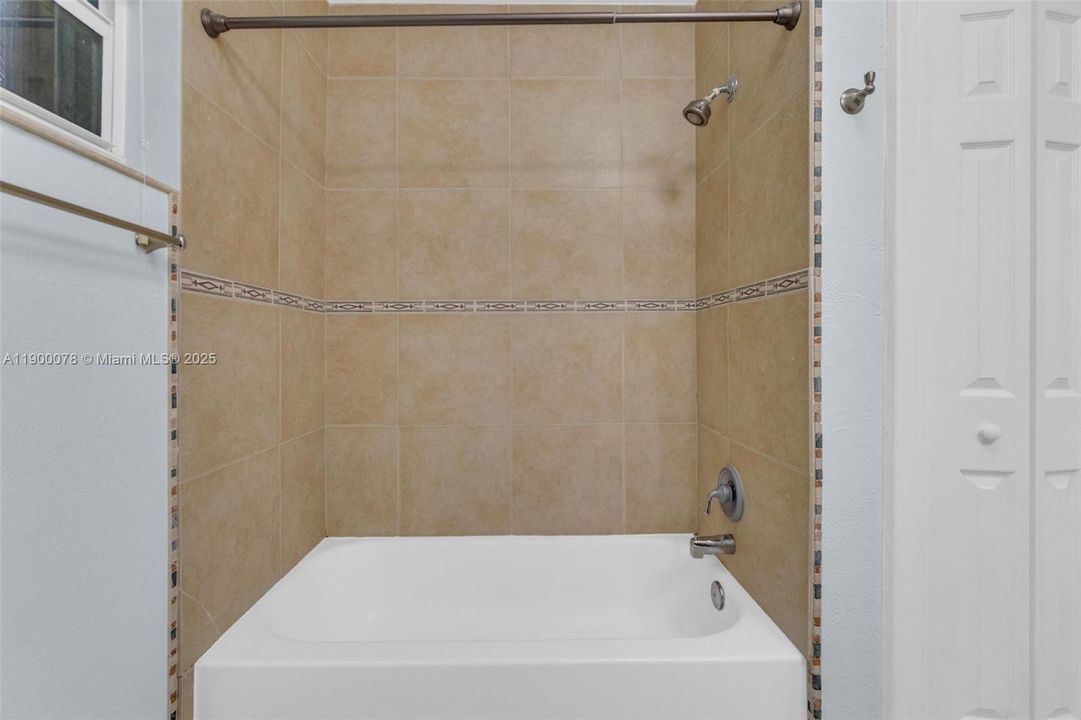 На продажу: $775,000 (3 спален, 2 ванн, 1910 Квадратных фут)