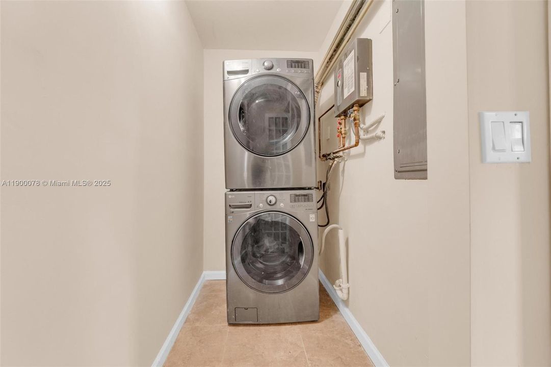 На продажу: $775,000 (3 спален, 2 ванн, 1910 Квадратных фут)