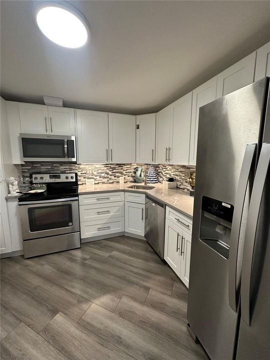 For Rent: $1,900 (1 beds, 1 baths, 873 Square Feet)