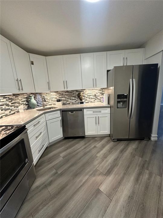 For Rent: $1,900 (1 beds, 1 baths, 873 Square Feet)