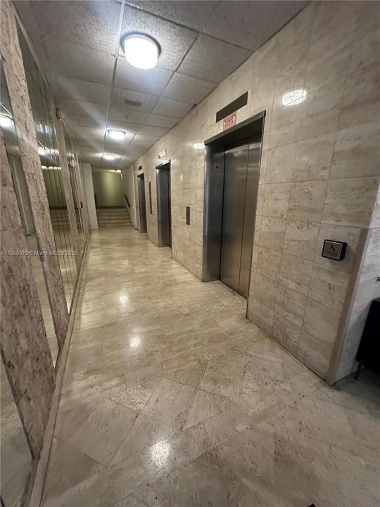 For Rent: $1,900 (1 beds, 1 baths, 873 Square Feet)