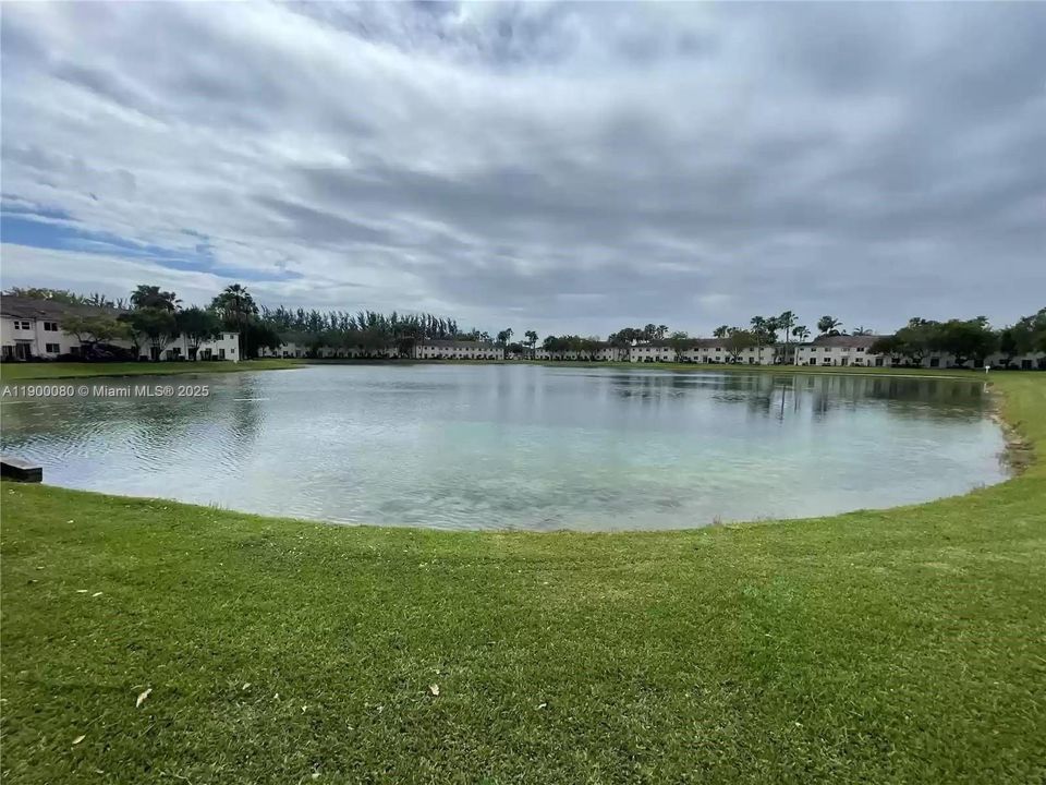 На продажу: $210,000 (2 спален, 2 ванн, 815 Квадратных фут)