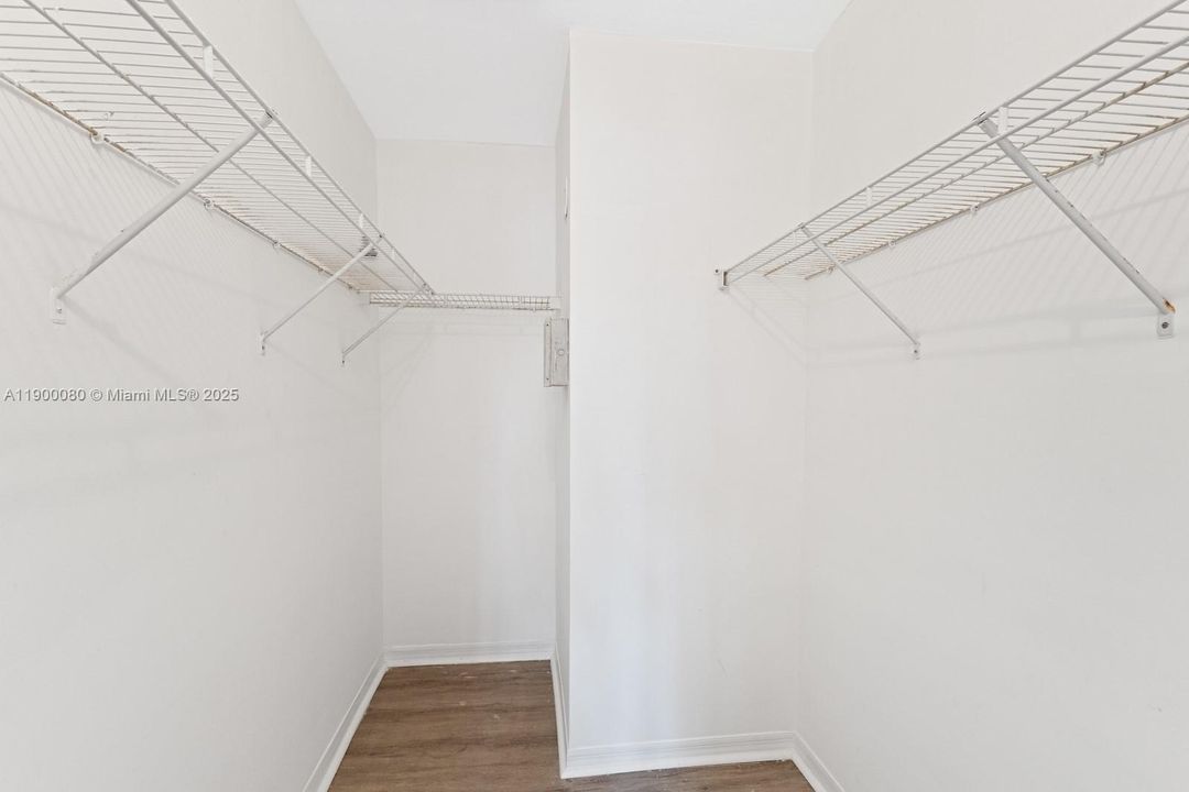 На продажу: $210,000 (2 спален, 2 ванн, 815 Квадратных фут)