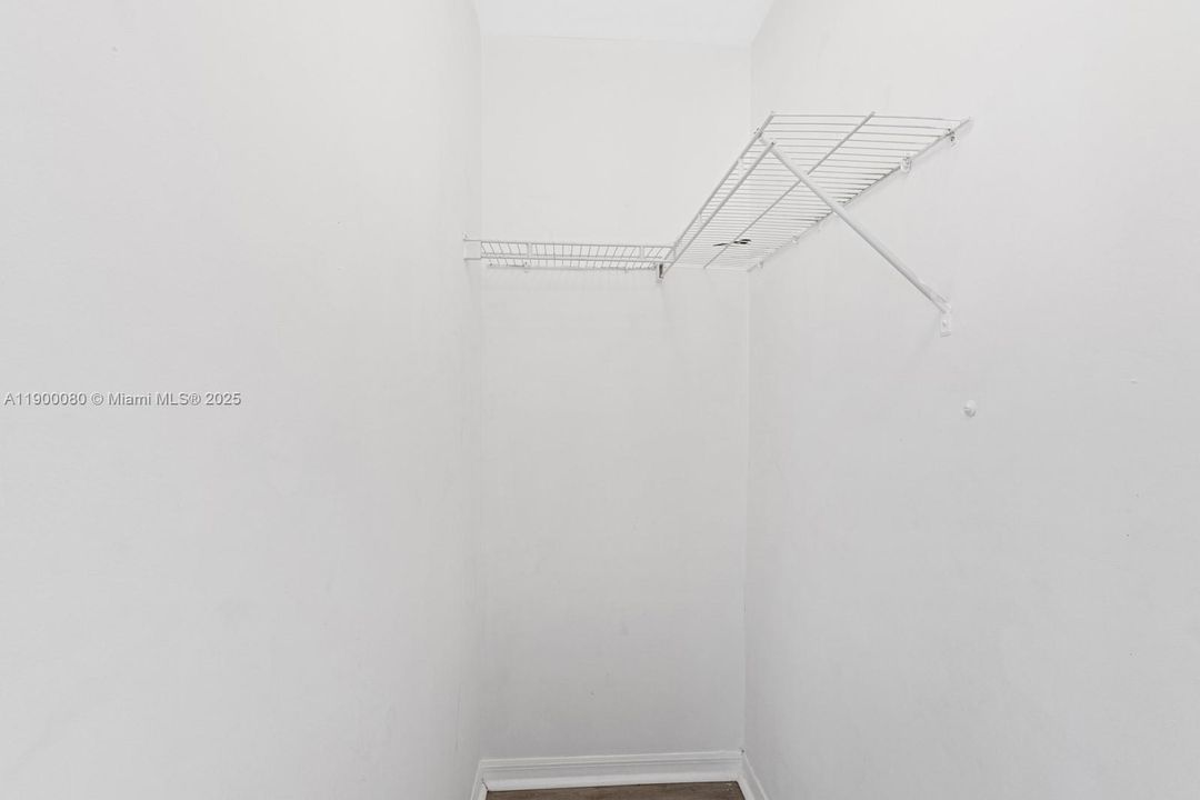 На продажу: $210,000 (2 спален, 2 ванн, 815 Квадратных фут)