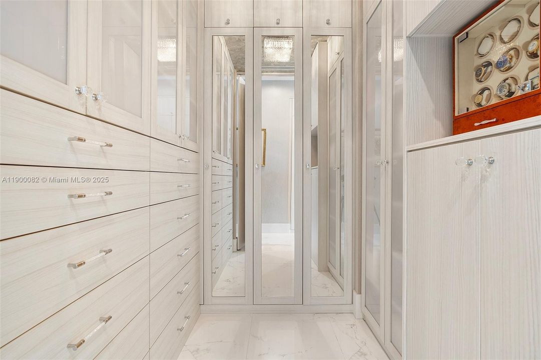 For Rent: $17,000 (4 beds, 5 baths, 3398 Square Feet)