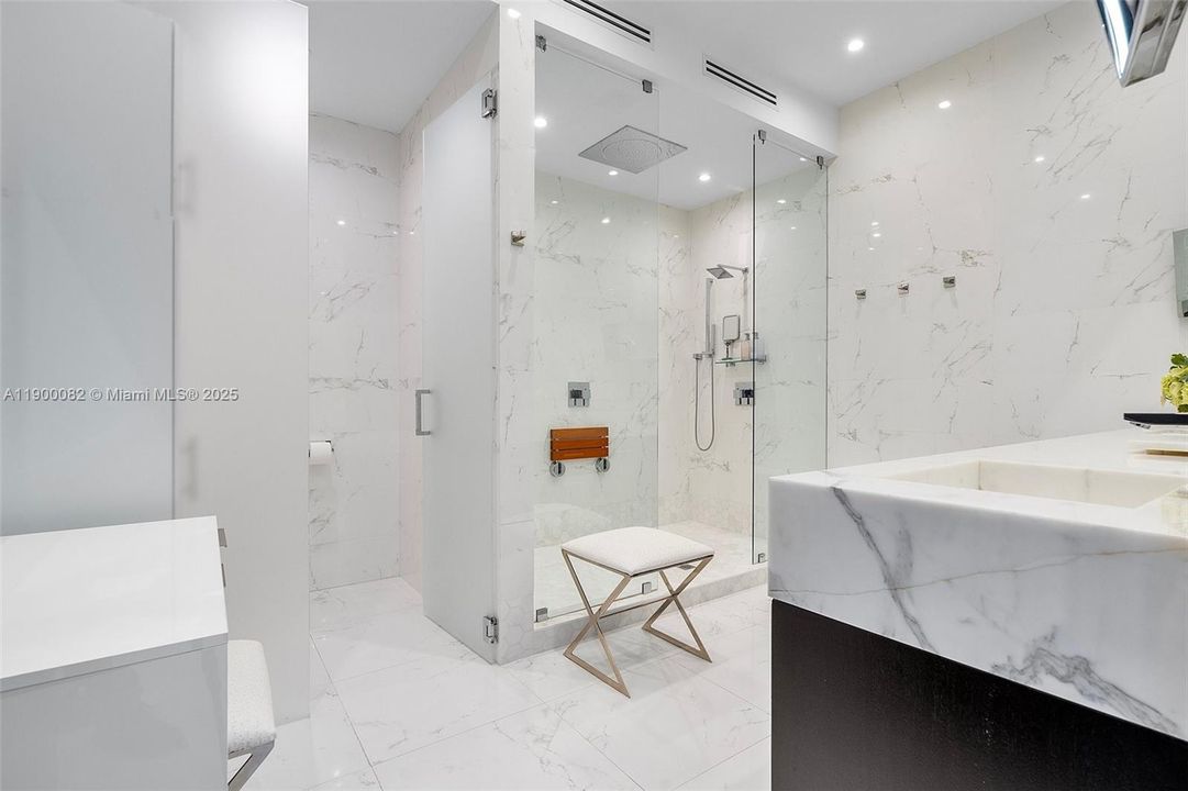 For Rent: $17,000 (4 beds, 5 baths, 3398 Square Feet)