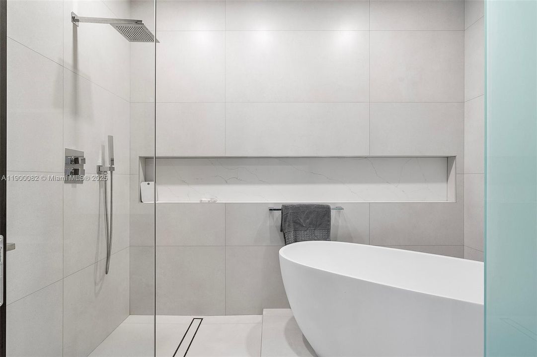 For Rent: $17,000 (4 beds, 5 baths, 3398 Square Feet)