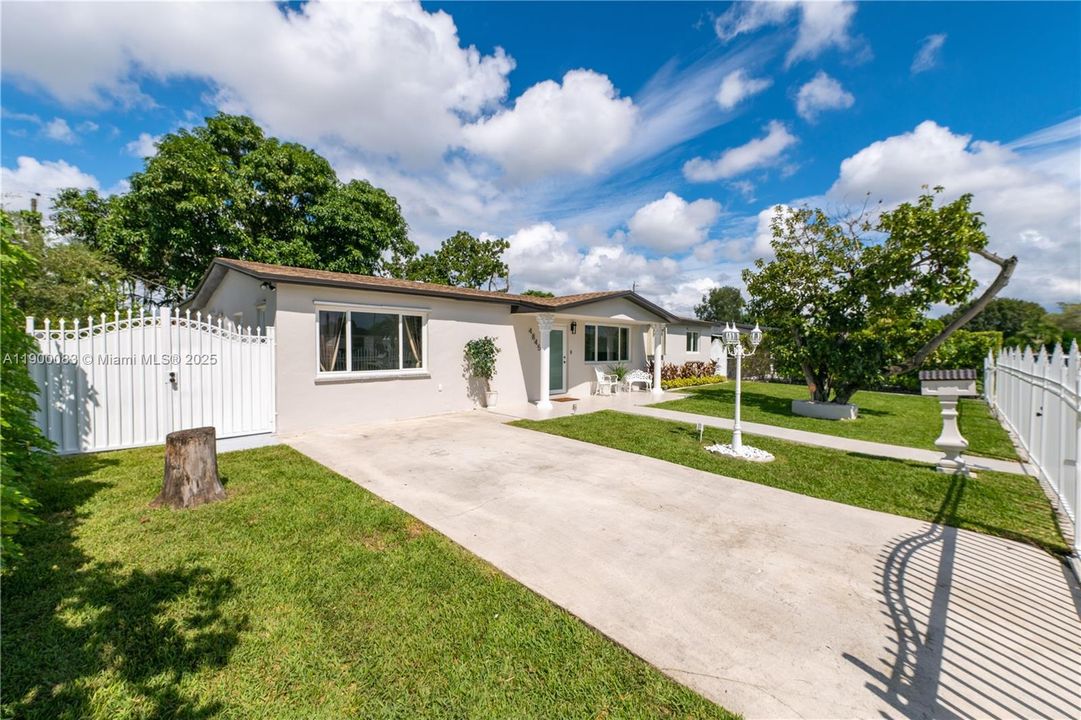 На продажу: $659,970 (4 спален, 2 ванн, 2109 Квадратных фут)