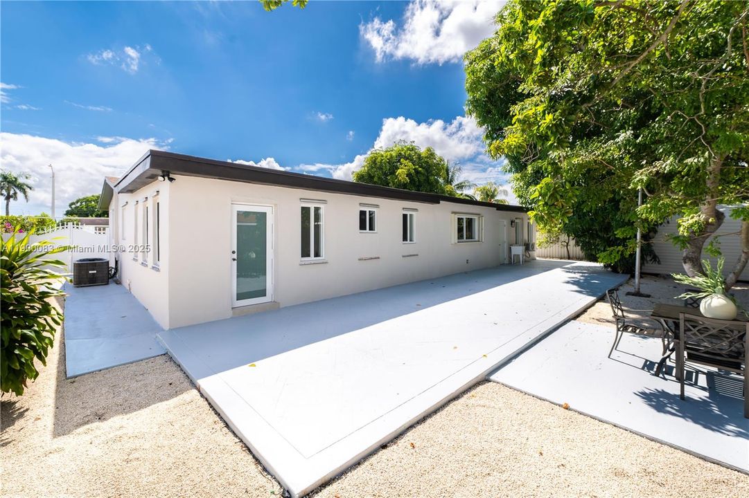 На продажу: $659,970 (4 спален, 2 ванн, 2109 Квадратных фут)