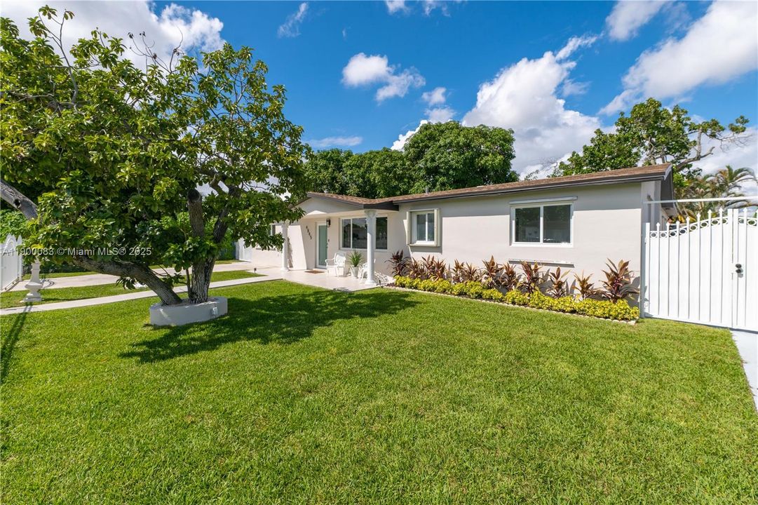 На продажу: $659,970 (4 спален, 2 ванн, 2109 Квадратных фут)