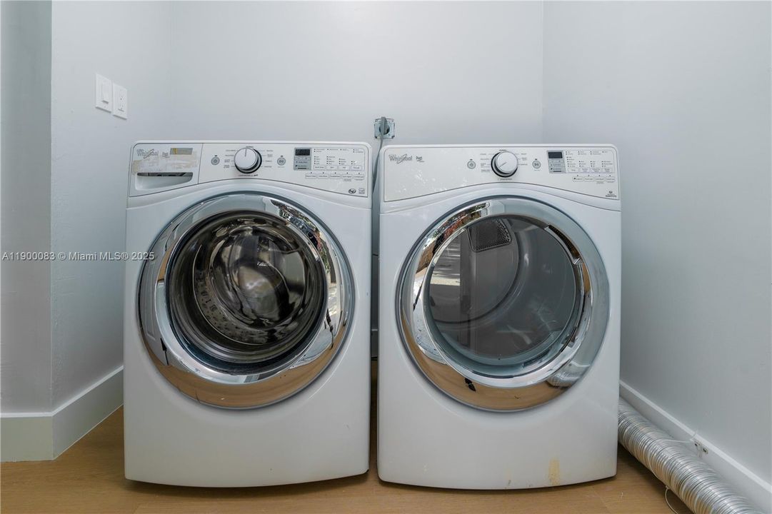 На продажу: $659,970 (4 спален, 2 ванн, 2109 Квадратных фут)