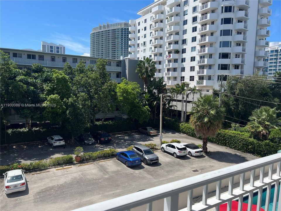 For Rent: $2,500 (1 beds, 1 baths, 730 Square Feet)