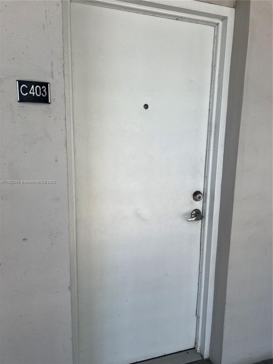 For Rent: $2,500 (1 beds, 1 baths, 730 Square Feet)