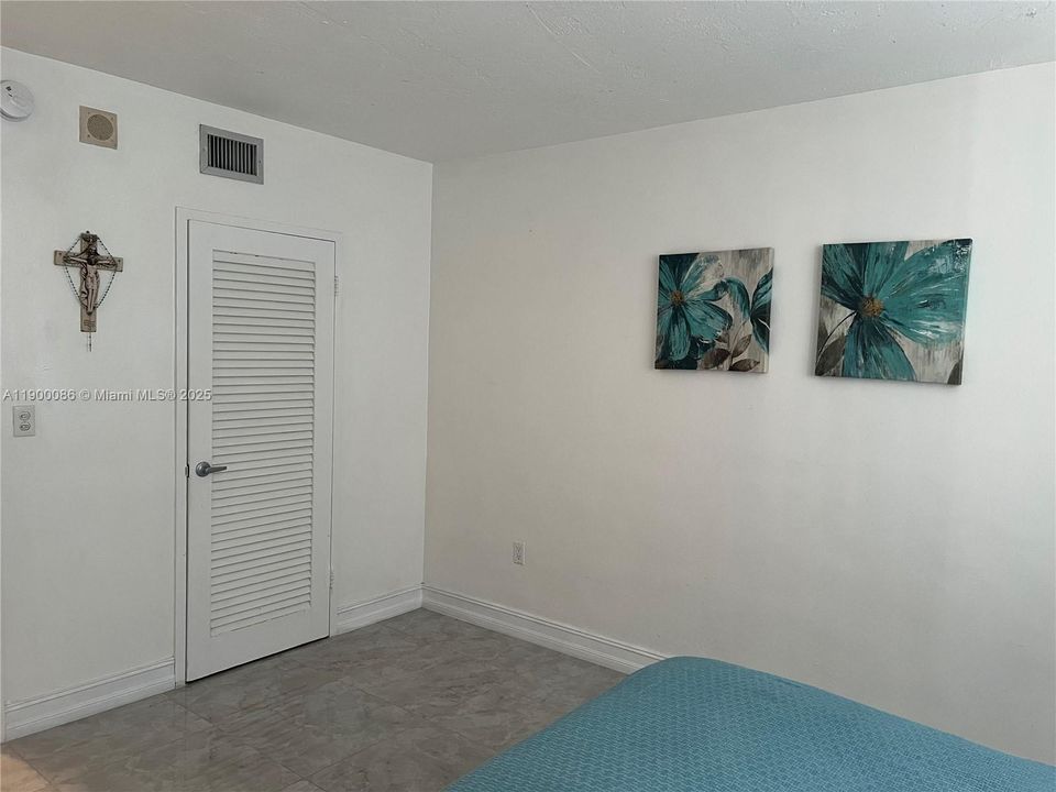 For Rent: $2,500 (1 beds, 1 baths, 730 Square Feet)