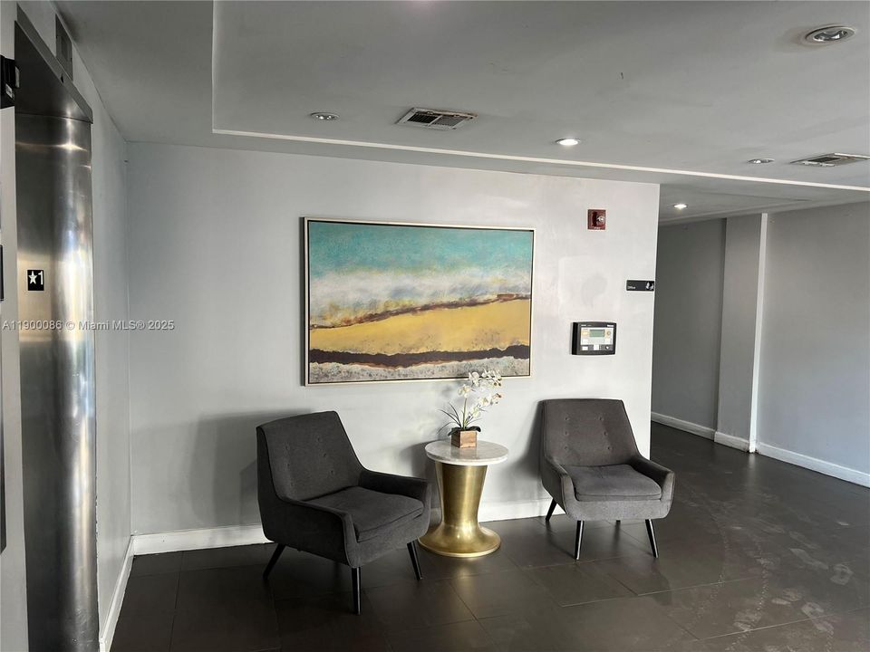 For Rent: $2,500 (1 beds, 1 baths, 730 Square Feet)