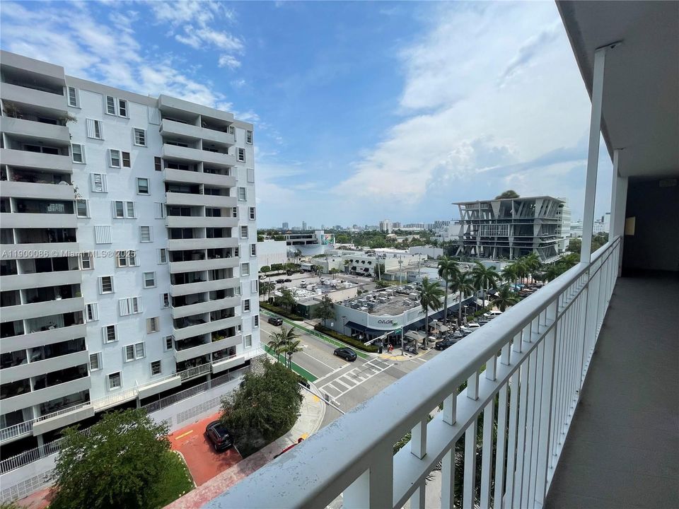 For Rent: $2,500 (1 beds, 1 baths, 730 Square Feet)