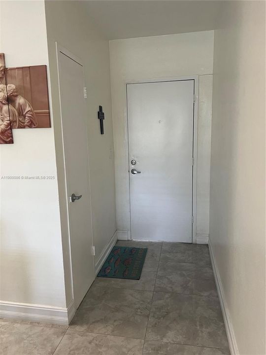 For Rent: $2,500 (1 beds, 1 baths, 730 Square Feet)