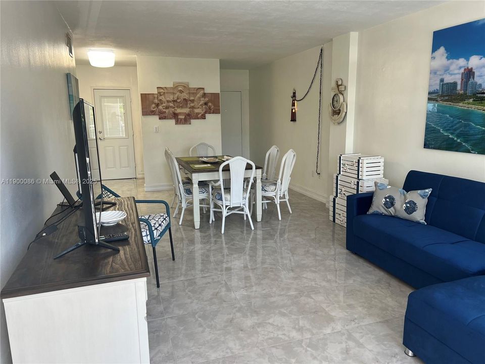 For Rent: $2,500 (1 beds, 1 baths, 730 Square Feet)