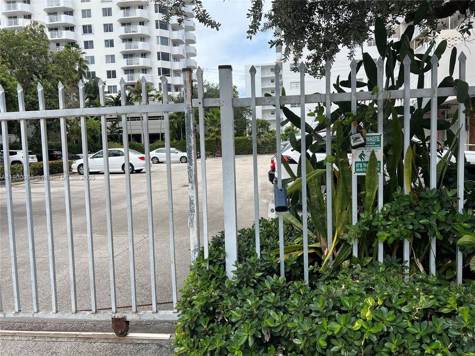 For Rent: $2,500 (1 beds, 1 baths, 730 Square Feet)