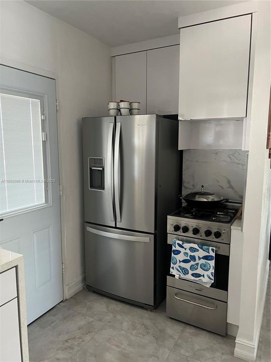 For Rent: $2,500 (1 beds, 1 baths, 730 Square Feet)