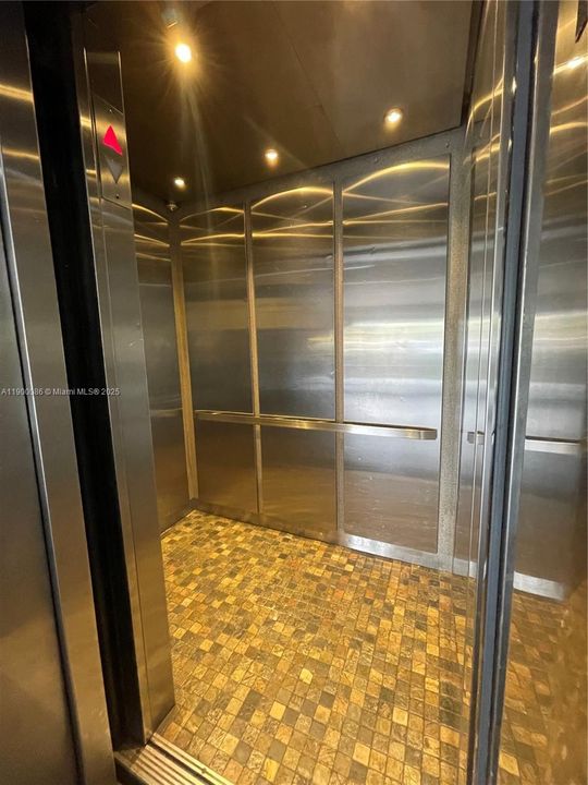 For Rent: $2,500 (1 beds, 1 baths, 730 Square Feet)